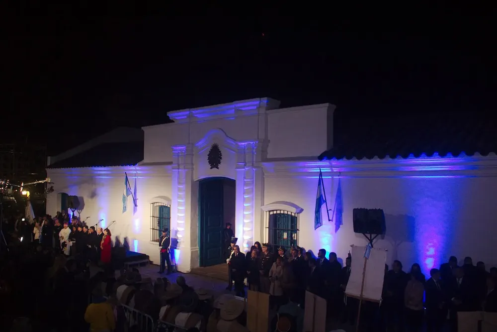vigilia_25_mayo_casa_tucuman